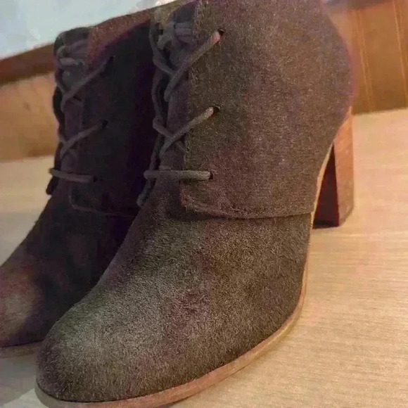 Tom’s “Lunata” Brown Lace-up Booties - Picture 4 of 7